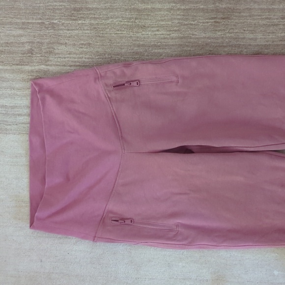 Old Navy XS Maternity Dynamic Fleece Rollover-Waist Joggers - Picture 5 of 6